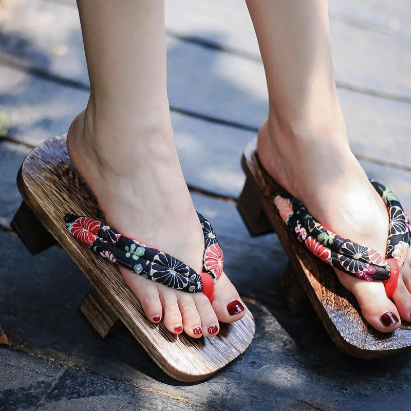 女性用コスプレシューズ ダブルヒール カーボンウッドサンダル - Geta Wooden Sandal のレビューと価格
