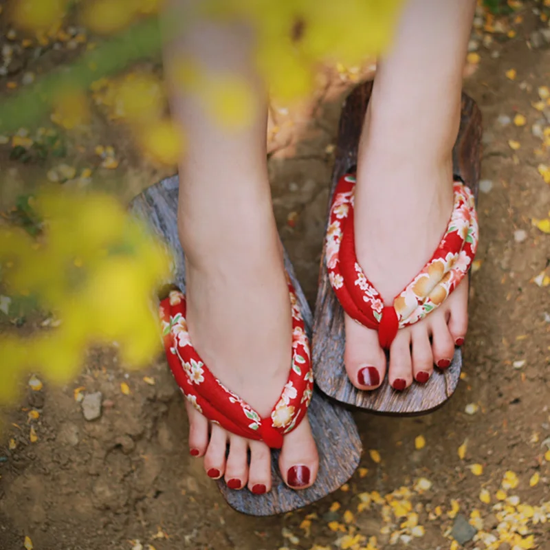 女性用コスプレシューズ ダブルヒール カーボンウッドサンダル - Geta Wooden Sandal のレビューと価格